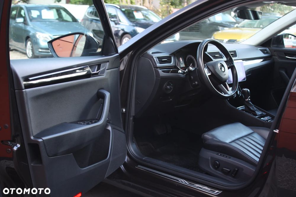 Skoda Superb 2.0 TDI 4x4 L&K DSG - 6