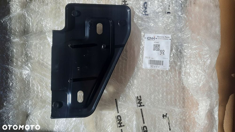 Przednie prawe mocowanie zderzaka IVECO DAILY 2014-2016 5801618741 - 2