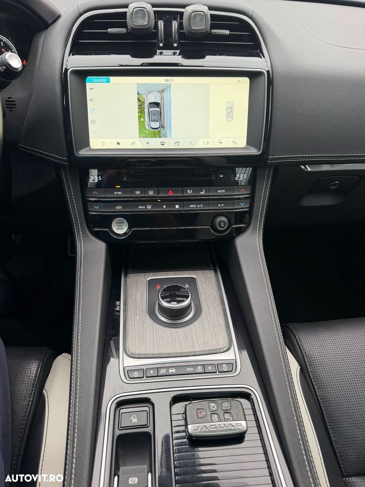 Jaguar F-Pace - 7