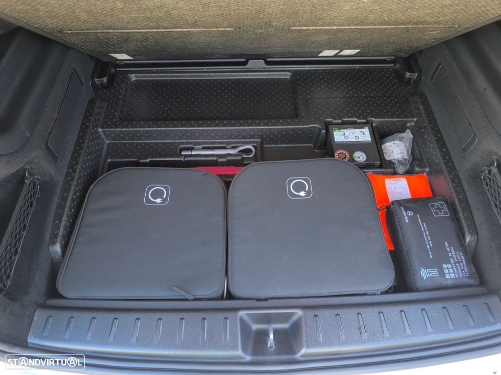 Mercedes-Benz EQB 250+ AMG Line - 13