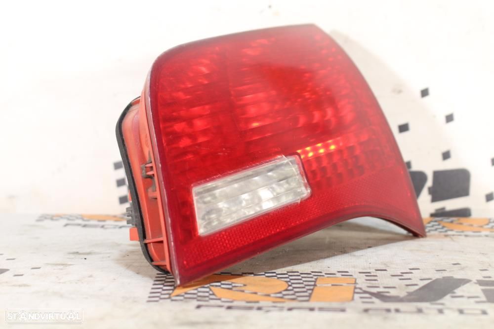 Farolim Direito Audi A6 Avant (4F5, C6)  4F9945094b / 89037748 / Mala - 2