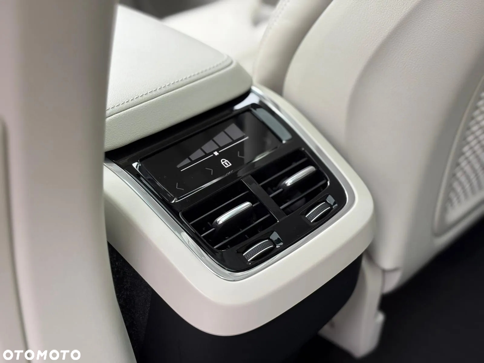 Volvo XC 60 - 4