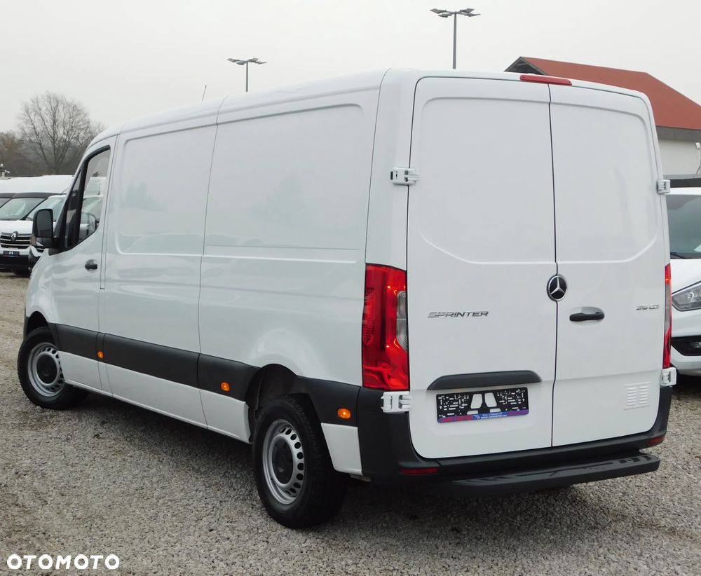 Mercedes-Benz Sprinter - 13