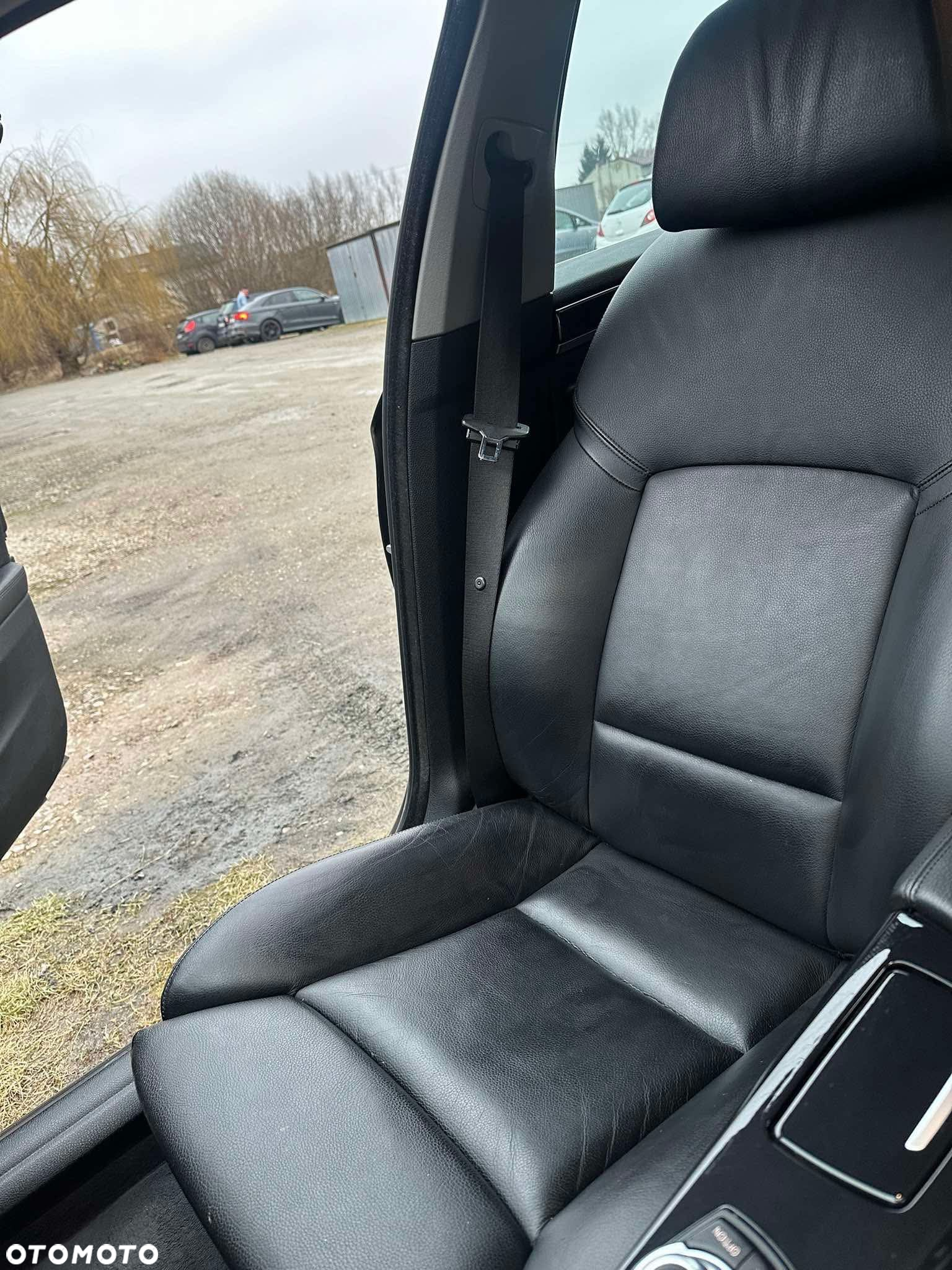 BMW Seria 5 523i Touring - 10