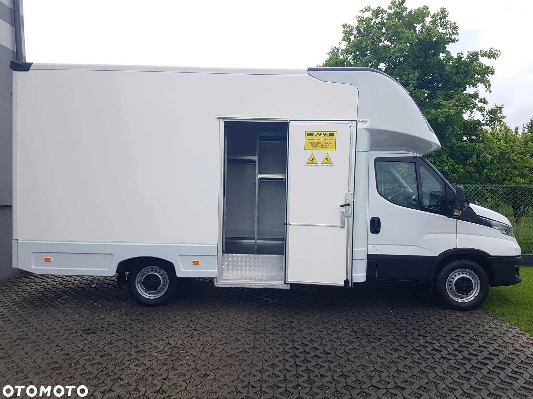 Iveco DAILY KONTENER NISKOPODŁOGOWY 4,43x2,23x2,42 SKLEP FOODTRUCK BAR KLIMA KONIOWÓZ KAMPER - 35
