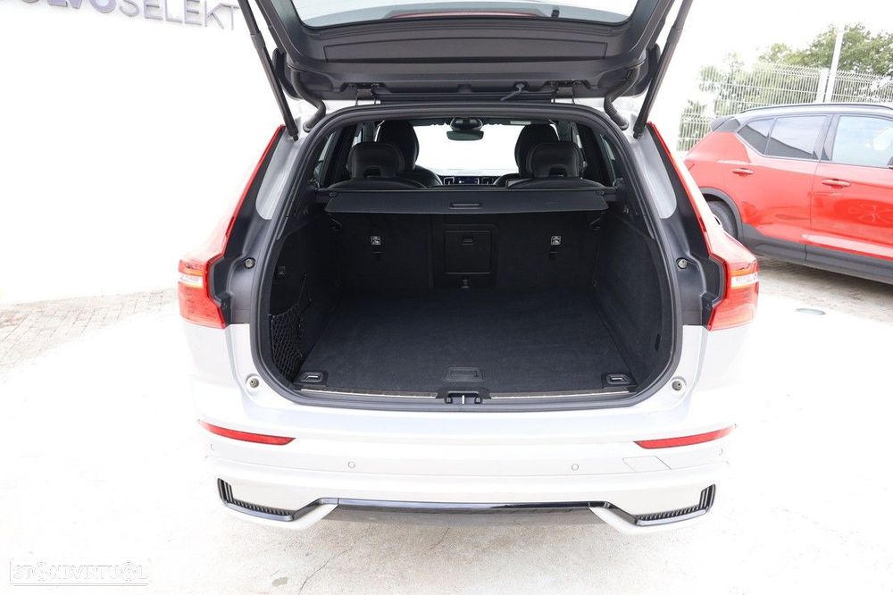 Volvo XC 60 2.0 B4 Plus Dark - 5
