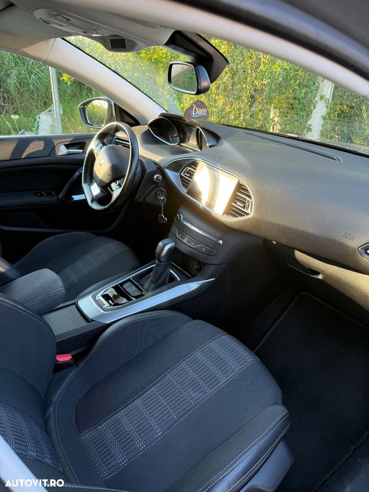 Peugeot 308 1.2 L PureTech Turbo Allure Aut. - 10