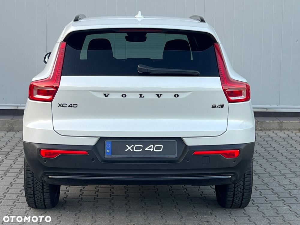 Volvo XC 40 B4 AWD Plus Dark - 16