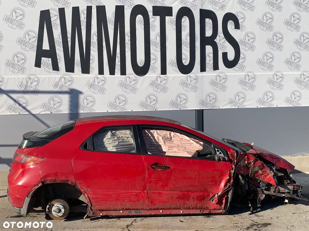 HONDA CIVIC 2006 *SAMOCHÓD NA CZĘŚCI* 2614 MASKA, LAMPA, DRZWI, LUSTERKO, ZDERZAK, GRILL, BŁOTNIK, KLAPA, BELKA, DESKA, FOTELE, KANAPA, ĆWIARTKA, KIEROWNICA, TARCZE, ZACISKI, ZAWIESZENIE, KOMPLETNY PRZÓD, KOMPLETNY TYŁ, LICZNIK, ZEGARY, PRAWE LEWE PRZÓD TYŁ - 1