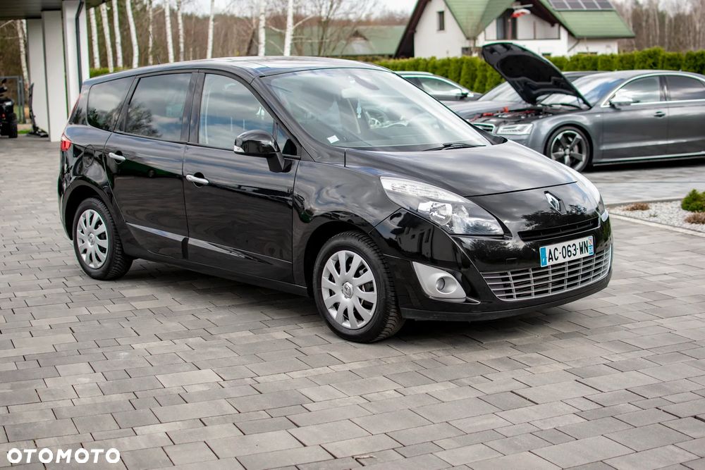 Renault Grand Scenic - 32