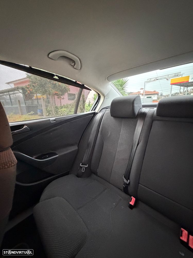 VW Passat 2.0 TDI Highline - 18