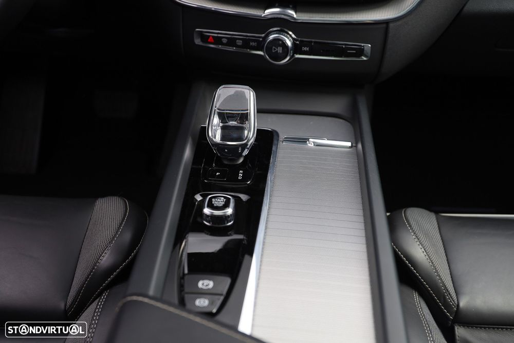 Volvo XC 60 2.0 T6 PHEV Black Edition AWD - 19