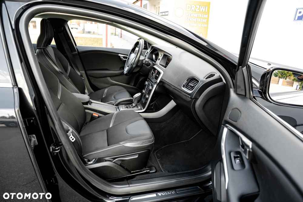 Volvo V40 D3 Geartronic Summum - 23