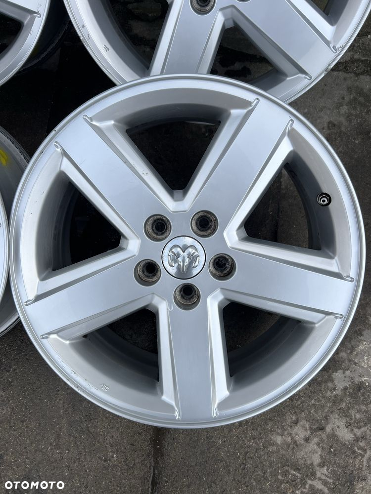 Felgi DODGE 18” 5x114.3 7J ET40 - 5