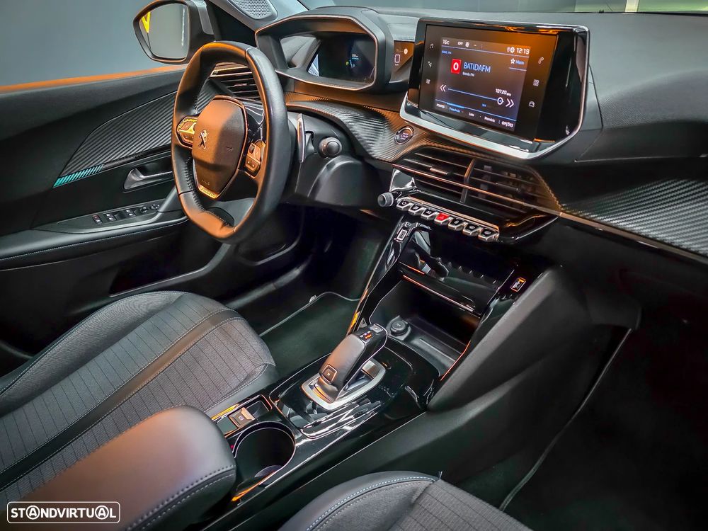 Peugeot 2008 PureTech 130 EAT8 Allure - 19