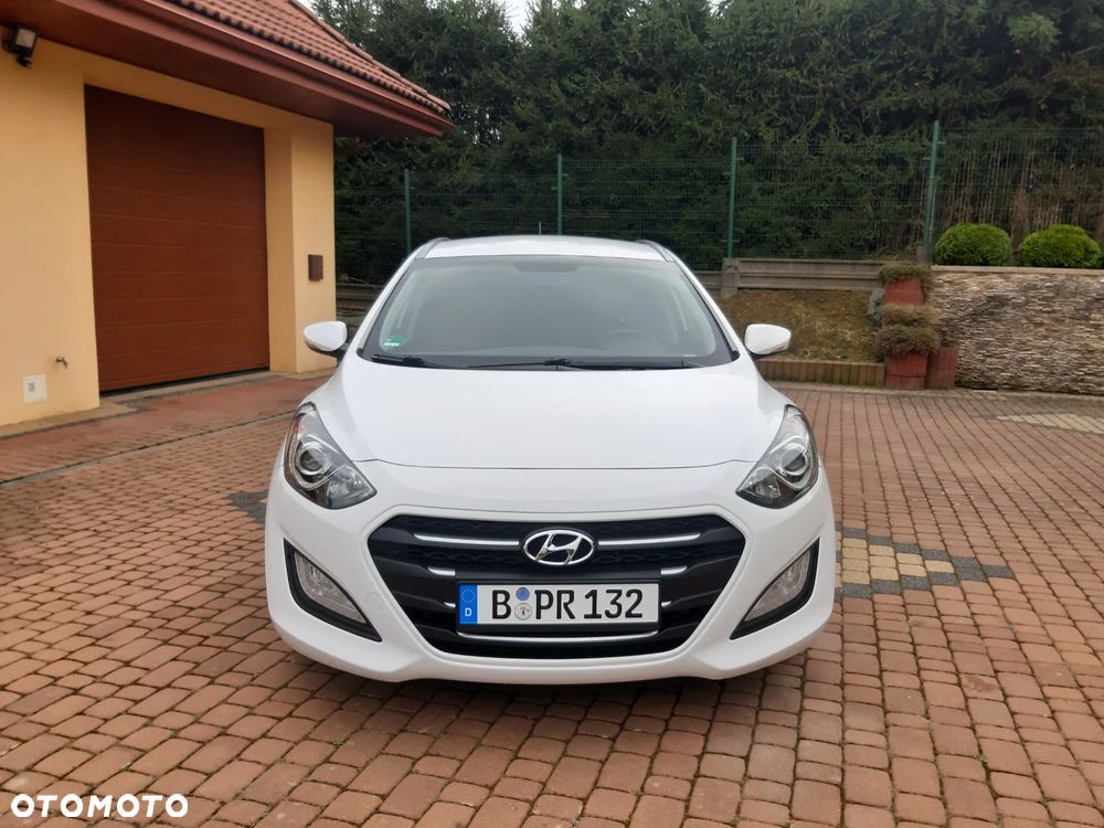 Hyundai i30 blue Kombi 1.4 YES Gold - 2