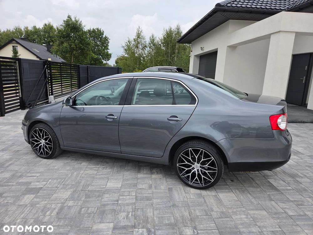 Volkswagen Jetta 2.0 FSI Comfortline - 14