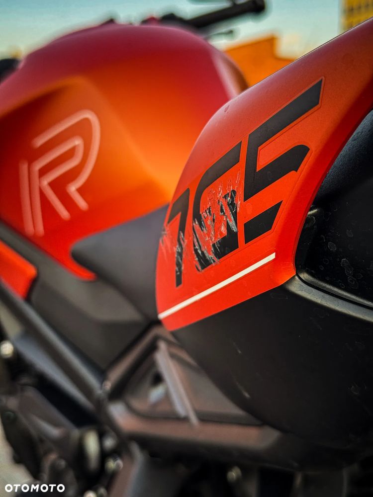 Triumph Street Triple - 14