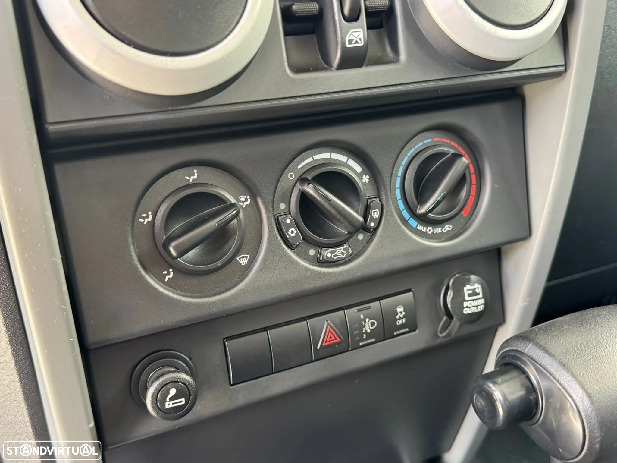 Jeep Wrangler Unlimited 2.8 CRD DPF Auto Sahara - 24