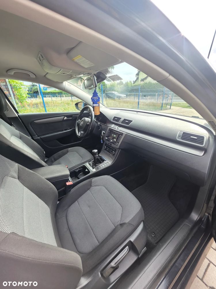 Volkswagen Passat 1.6 TDI Comfortline - 14
