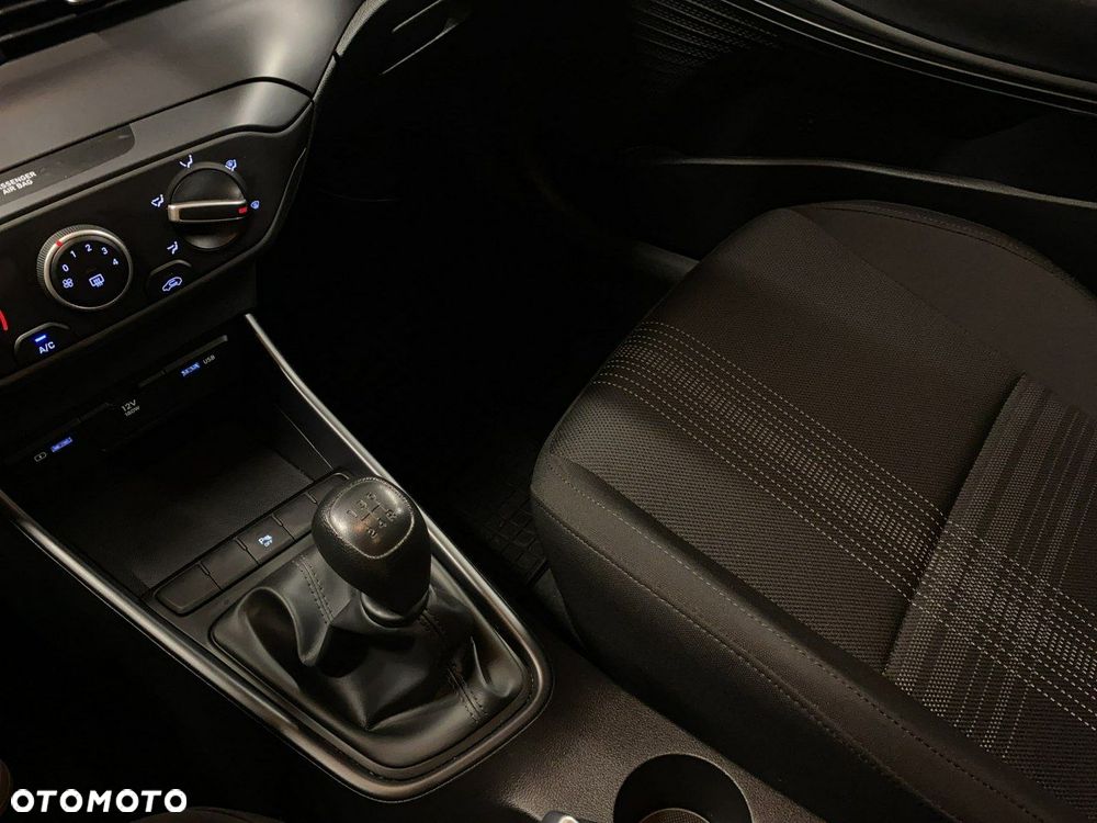 Hyundai i20 - 24