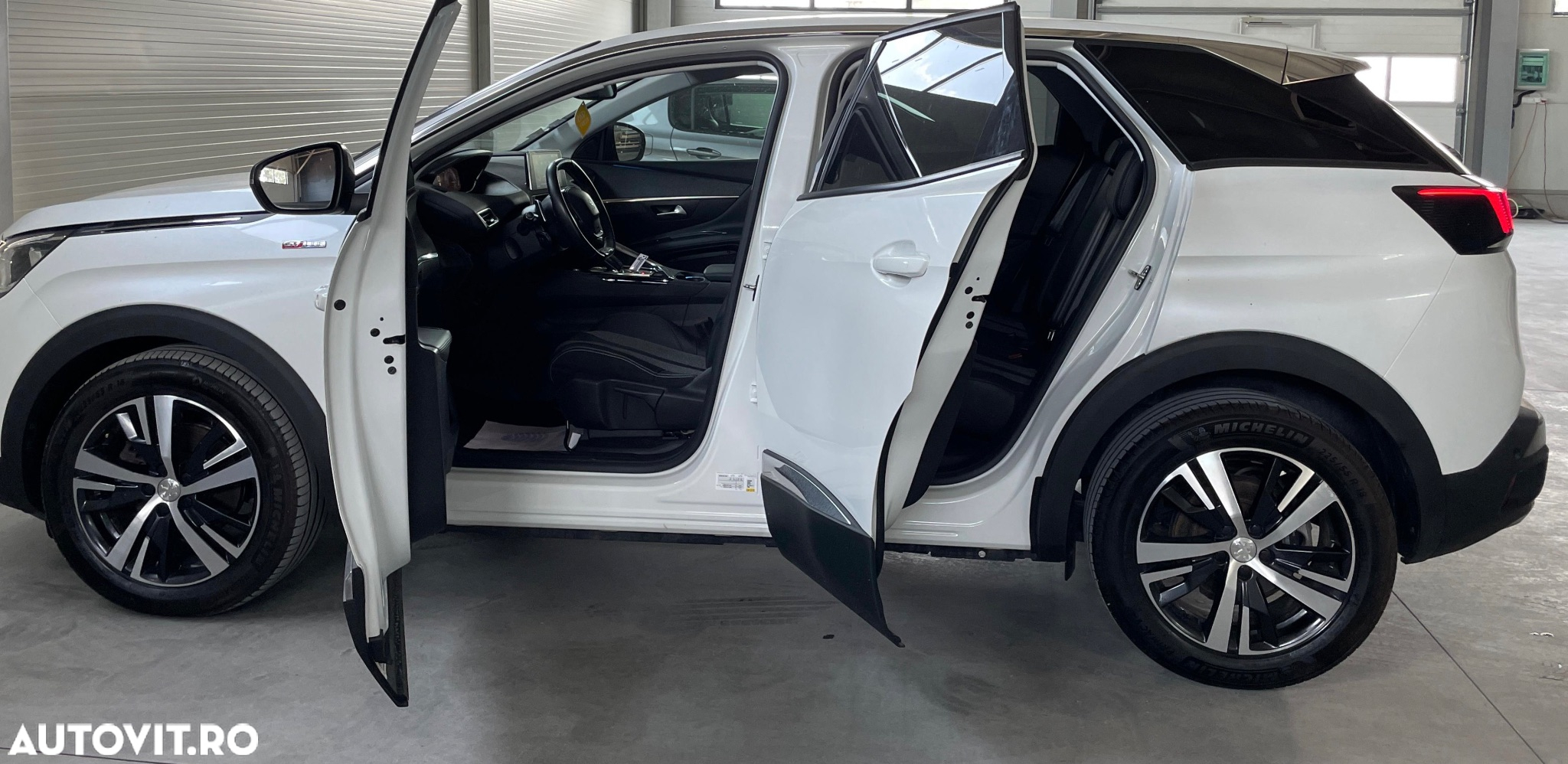 Peugeot 3008 1.2 PureTech S&S EAT8 Allure - 19