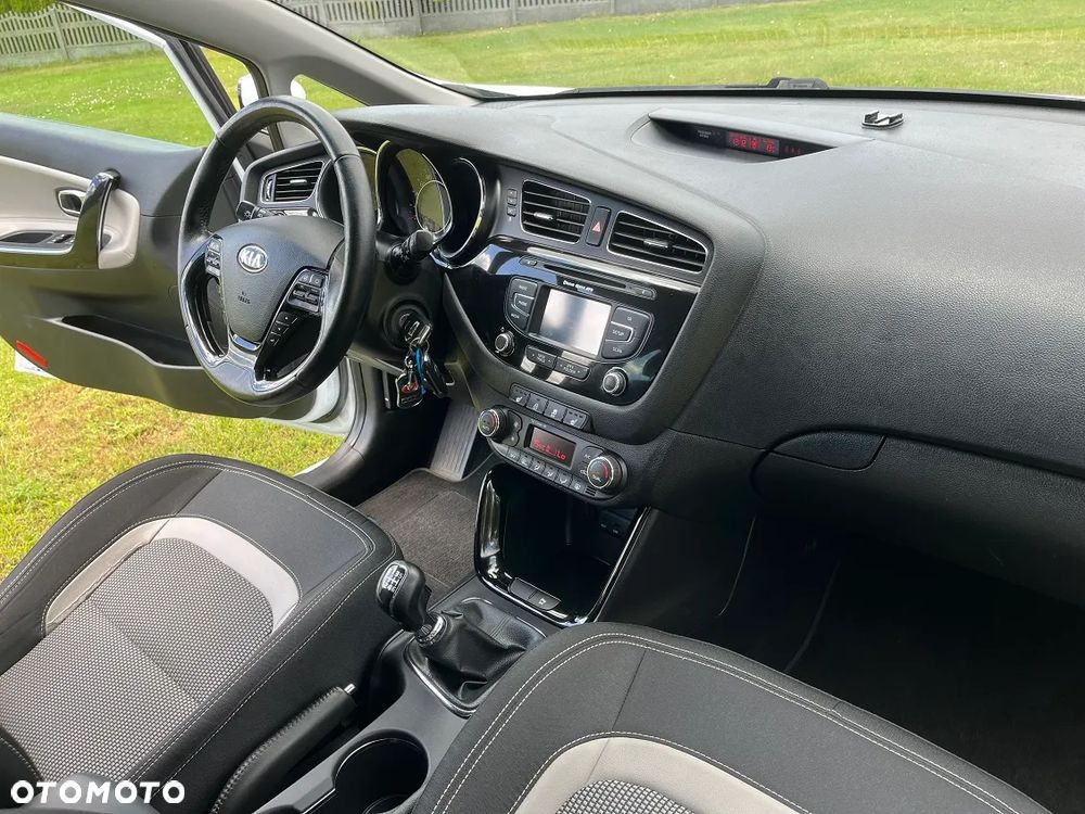 Kia Ceed 1.6 GDI Dream Team Edition - 10
