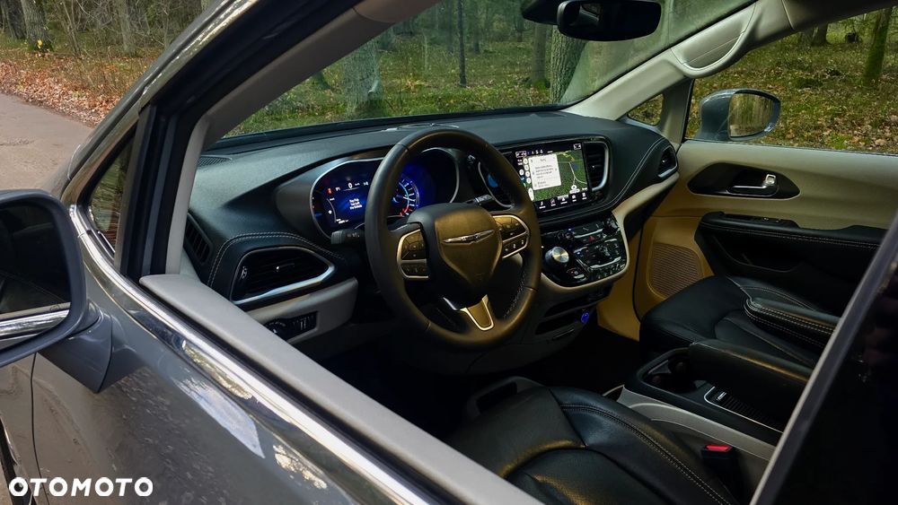 Chrysler Pacifica - 26