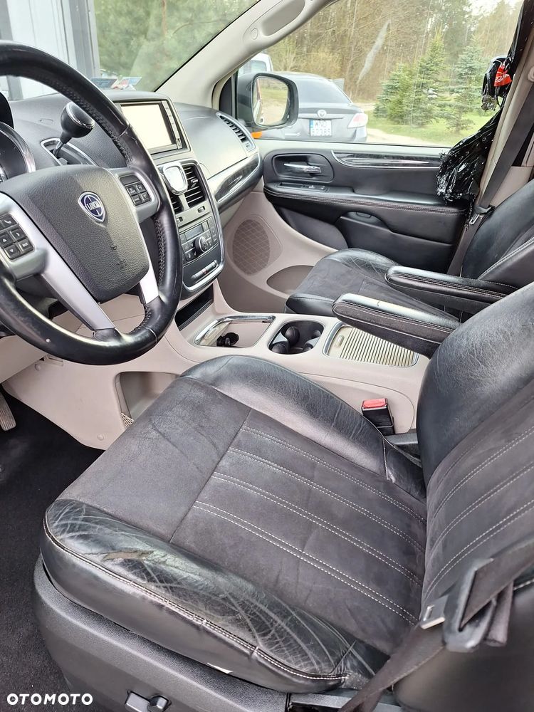 Lancia Voyager 2.8CRD Silver - 23