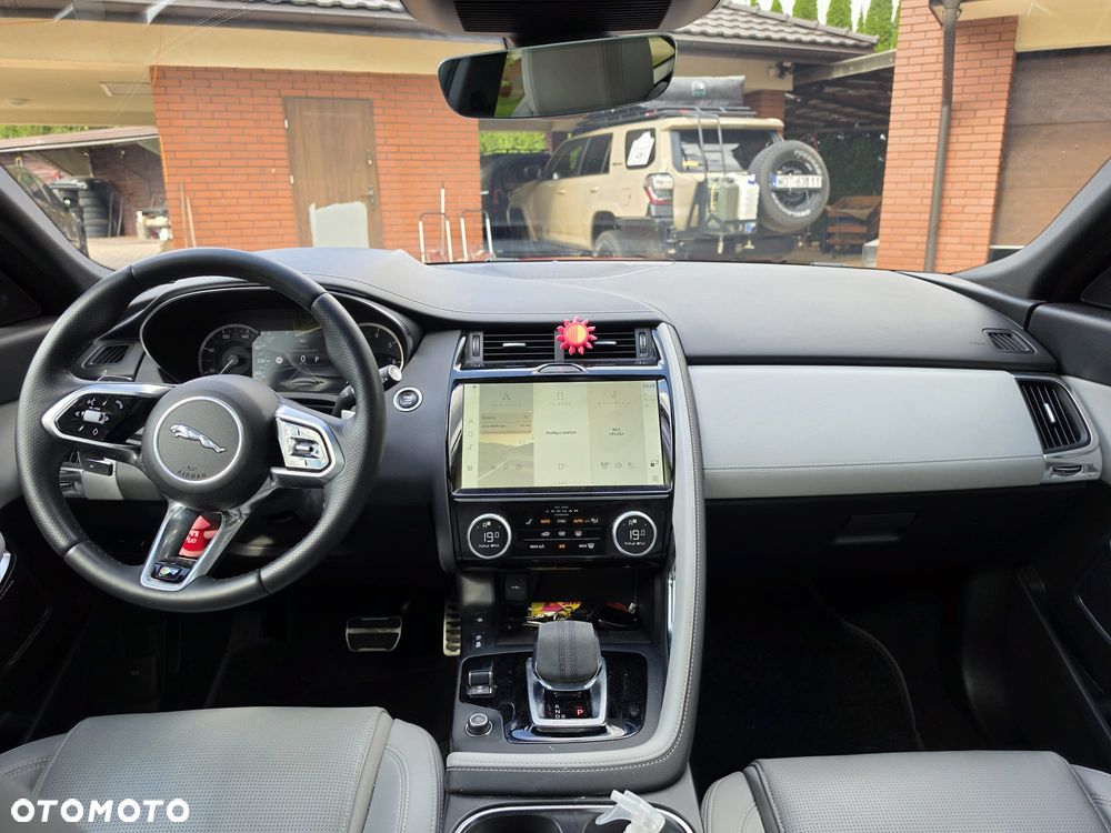 Jaguar E-Pace 2.0 P250 mHEV AWD R-Dynamic SE - 6