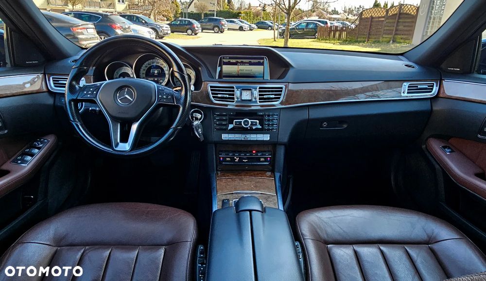 Mercedes-Benz Klasa E 300 CDI DPF BlueEFFICIENCY 7G-TRONIC Avantgarde - 3
