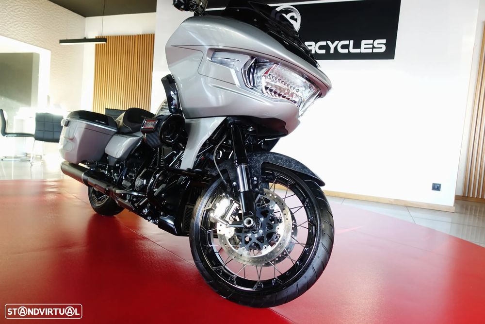 Harley-Davidson Road Glide CVO - 24