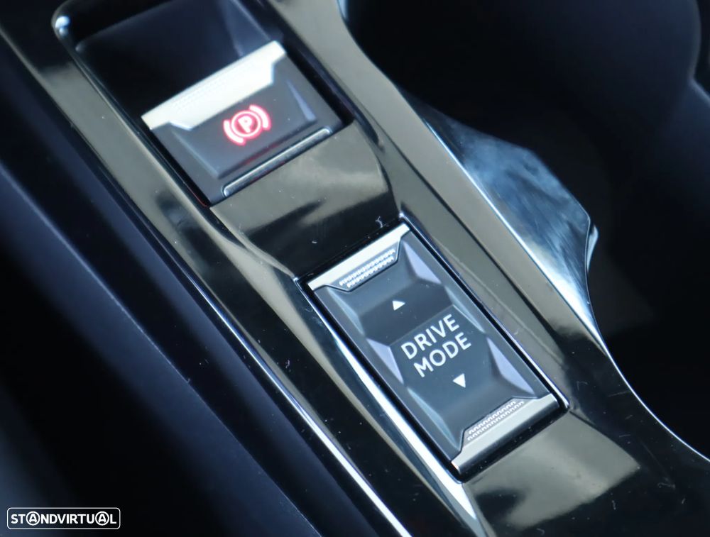 Peugeot 2008 1.2 Hybrid Allure e-DCS6 - 33