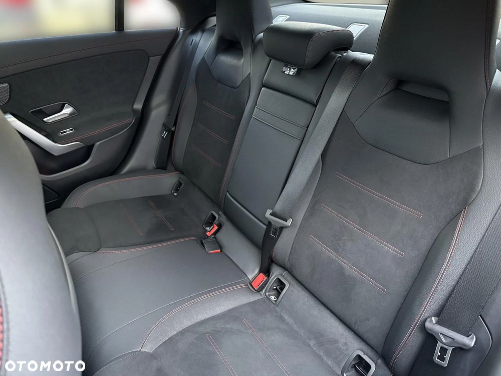 Mercedes-Benz CLA 200 AMG Line 7G-DCT - 14
