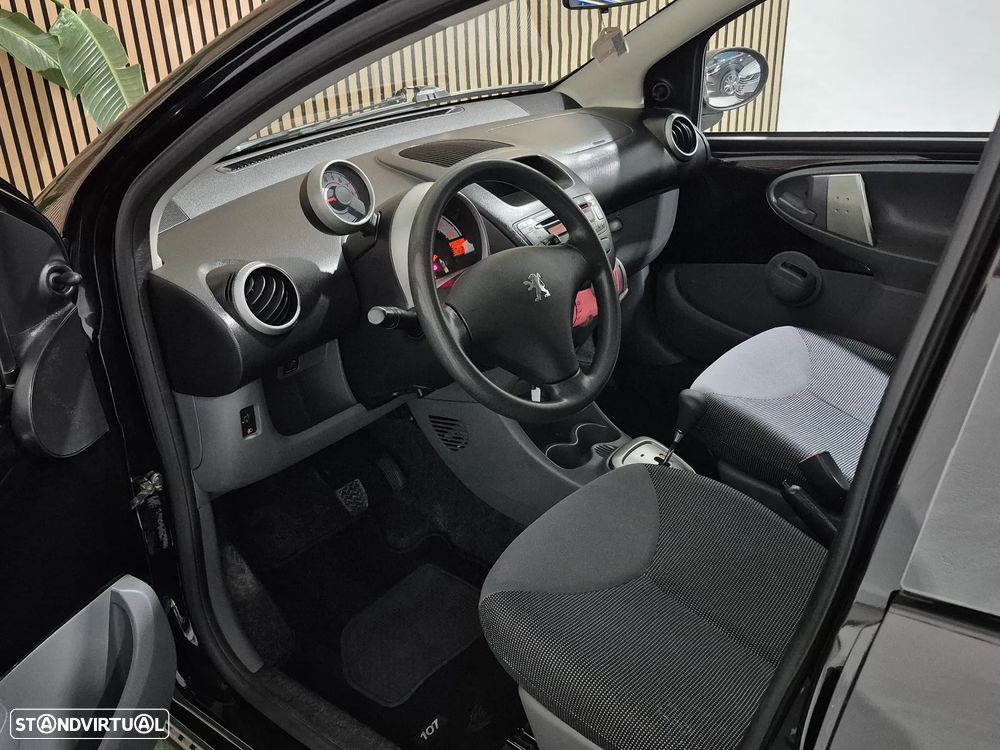 Peugeot 107 1.0 Trendy 2 Tronic - 10