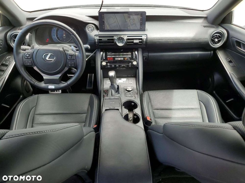 Lexus IS - 9