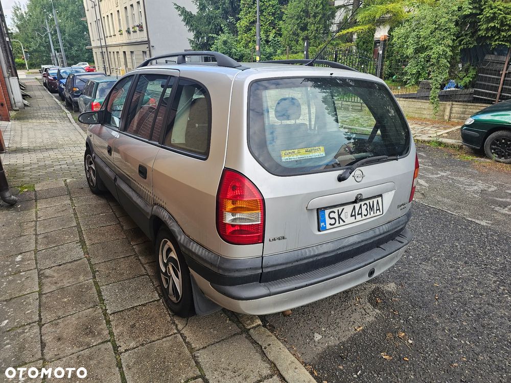 Opel Zafira 1.6 16V Comfort - 11