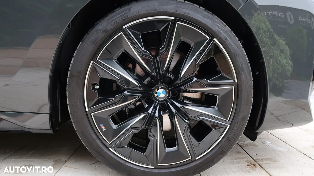 BMW Seria 7 740d xDrive MHEV - 36