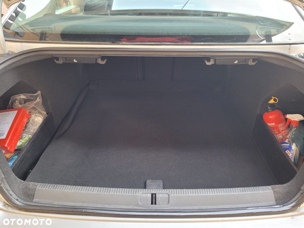 Volkswagen Passat 2.0 TDI Comfortline - 8