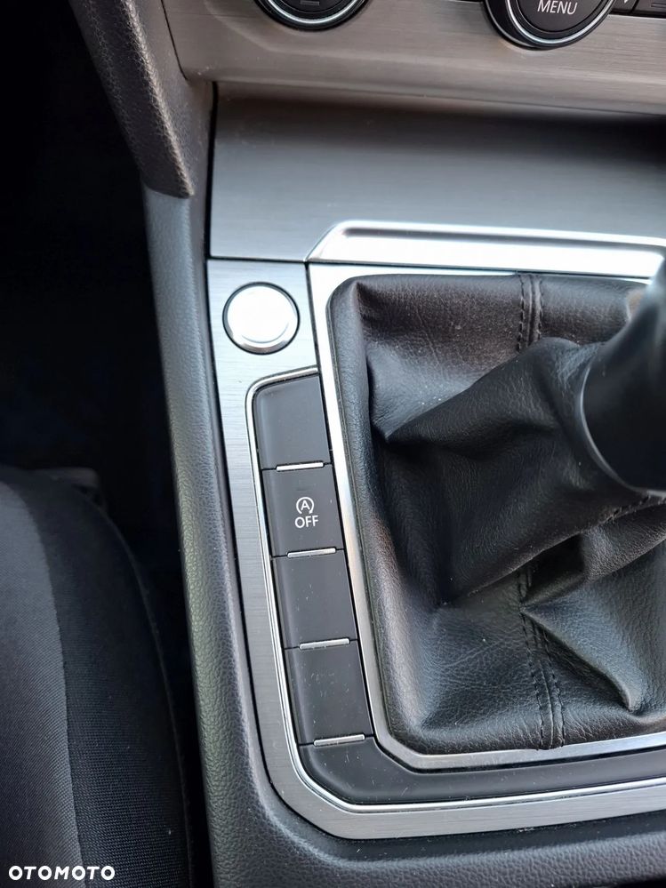 Volkswagen Passat - 15
