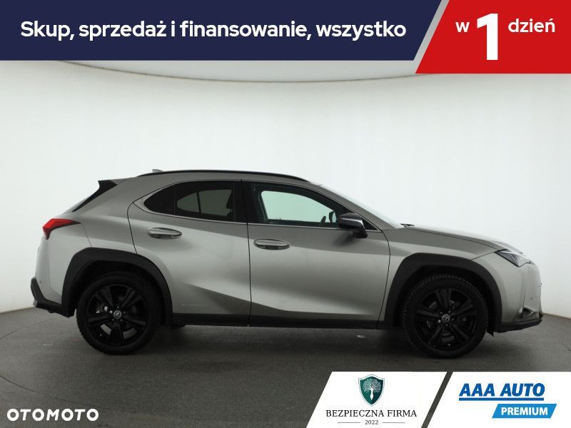 Lexus UX - 8