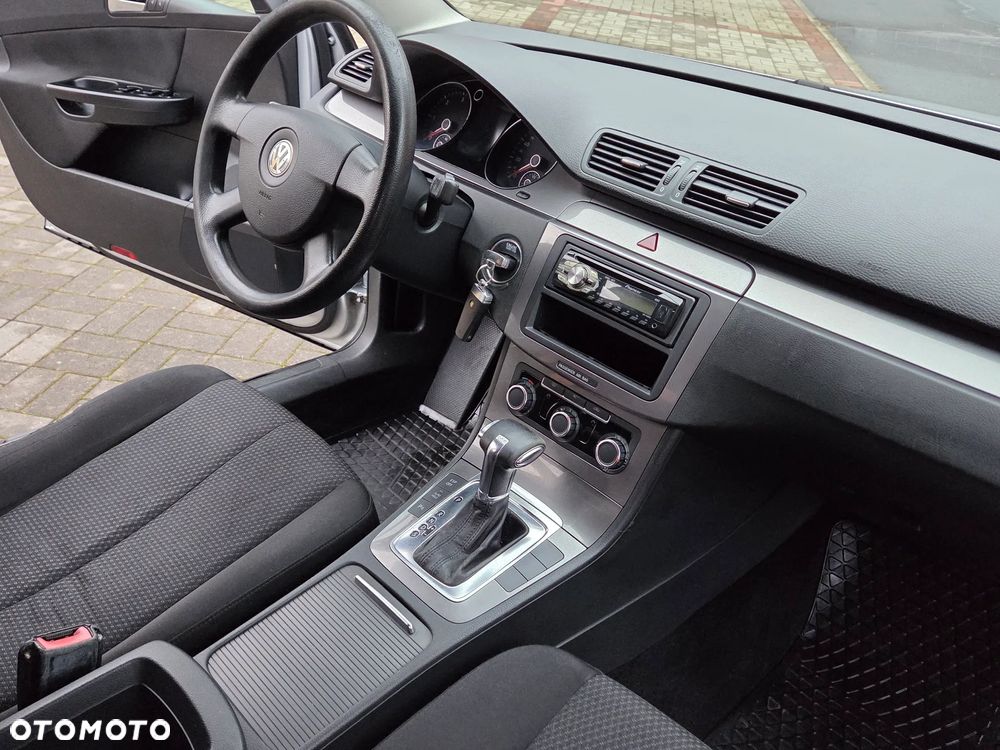 Volkswagen Passat 2.0 TDI DPF DSG Trendline - 25