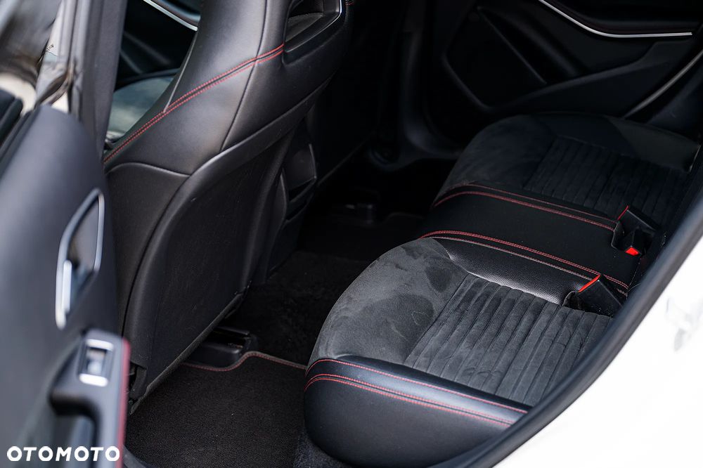Mercedes-Benz CLA 200 7G-DCT AMG Line - 14