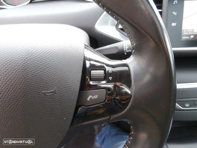 Peugeot 308 BlueHDi 130 Black Edition - 21