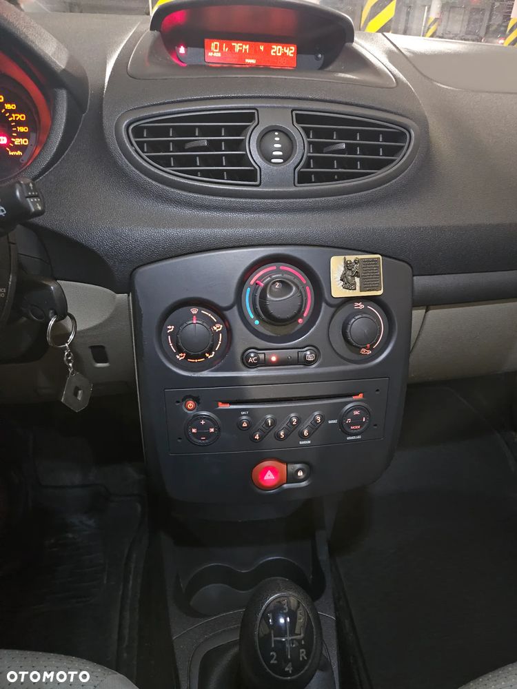 Renault Clio 1.4 16V Authentique - 11