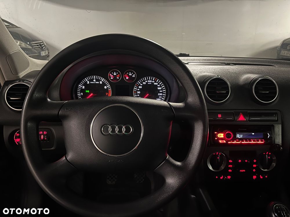 Audi A3 3-drzwiowe 1.6 Ambiente - 6