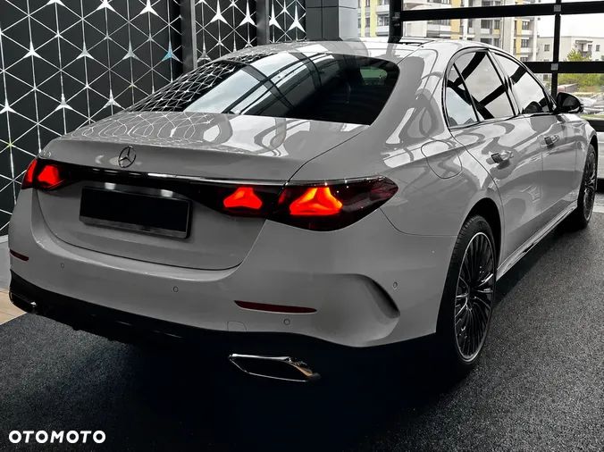 Mercedes-Benz Klasa E 200 4-Matic AMG - 4
