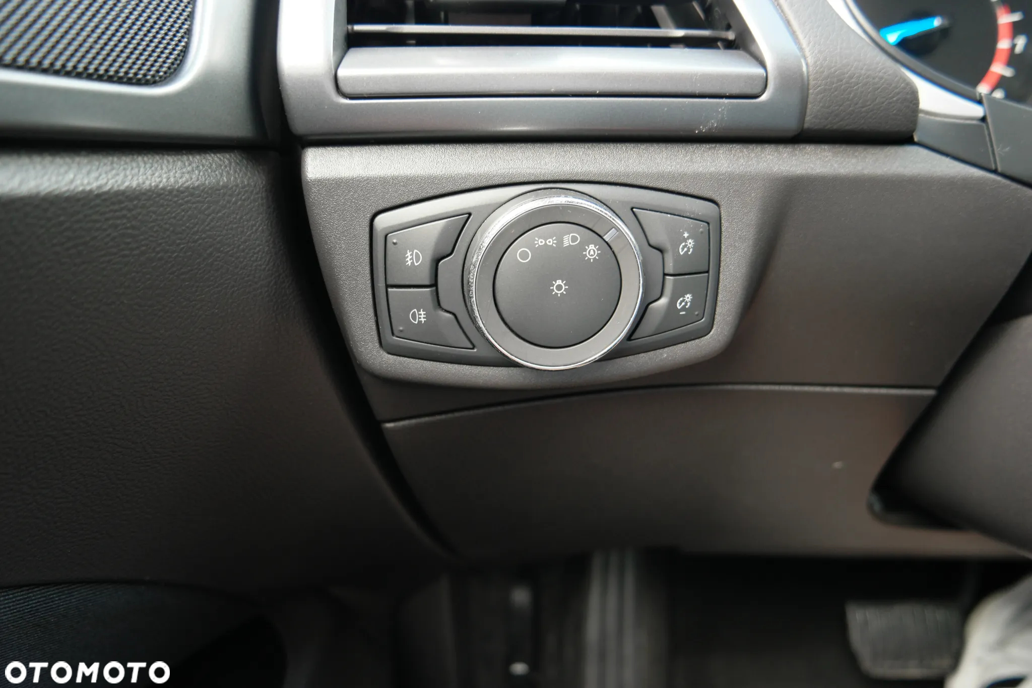 Ford Mondeo - 32