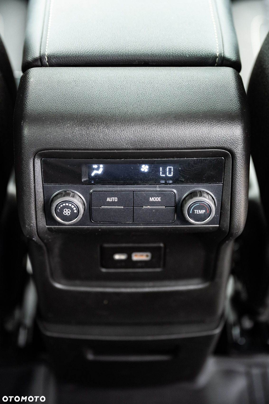 GMC Acadia - 28