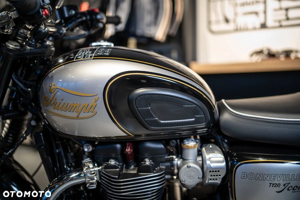 Triumph Bonneville - 19